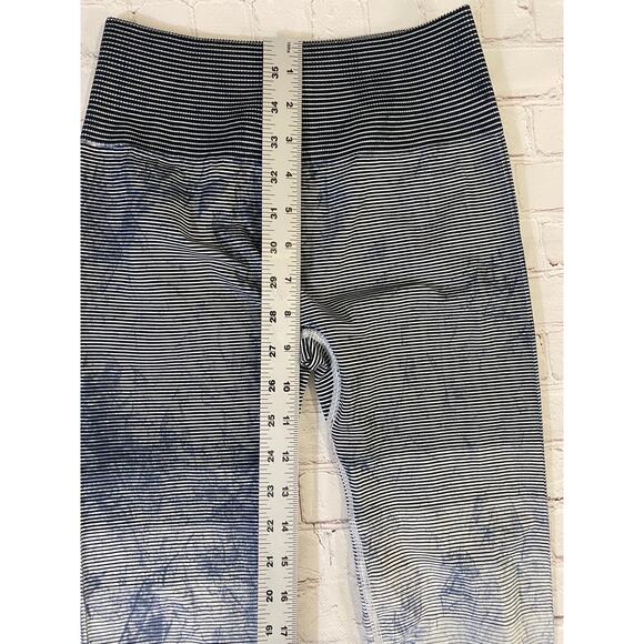 lululemon leggings size 4 - Picture 4 of 9